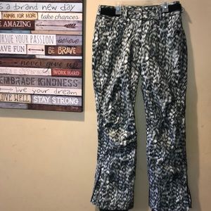 Descente Snowboard pants in black, grey and cream